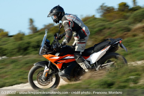 La KTM 890 Adventure se montre très dynamique