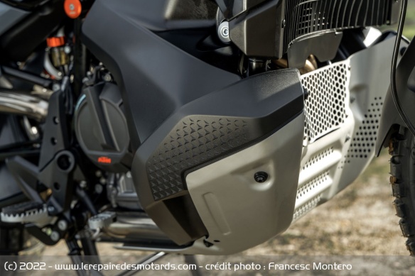 Les finitions de la KTM 890 Adventure sont de qualité