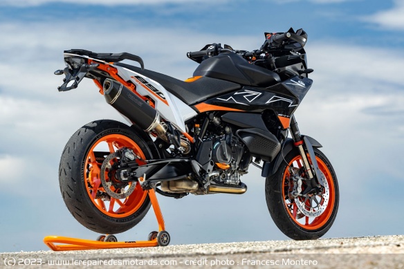 Jantes alliage de 17 pouces et Pneus Michelin PowerGP