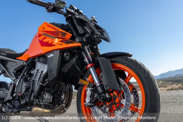 La fourche inversée WP de la KTM 990 Duke