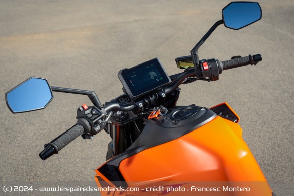 Le guidon de la KTM 990 Duke