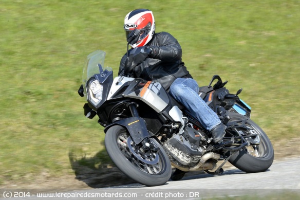 Contrôle d'inclinaison sur KTM 1190 Adventure sur l'angle