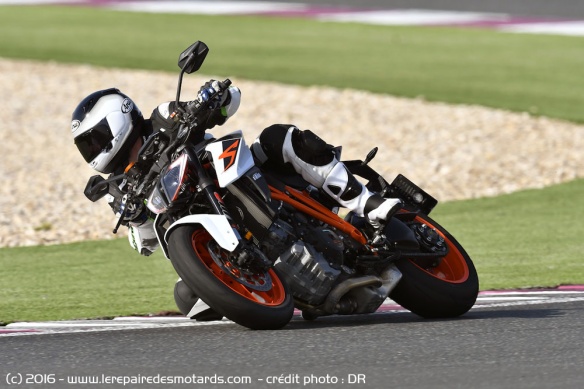 La KTM 1290 Super Duke R sur le circuit de Losail