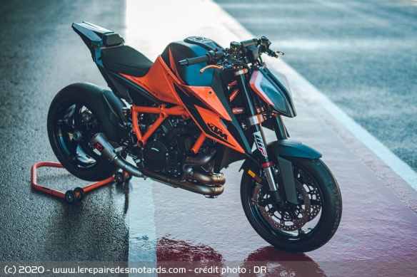 La KTM 1290 Super Duke R prête à en découdre sur le circuit de Portimao