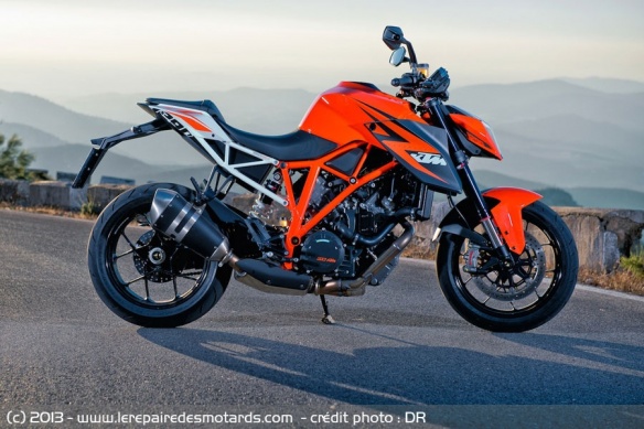 KTM SuperDuke 1290 R de côté