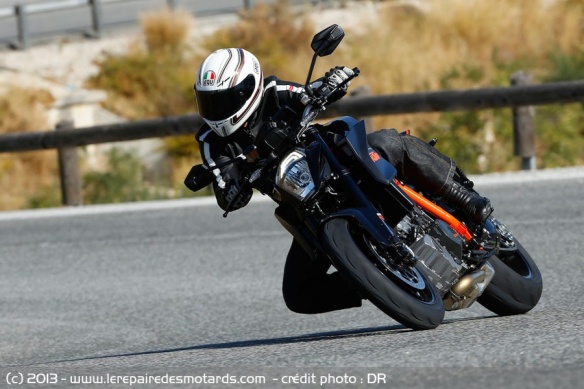 KTM SuperDuke 1290 R sur route