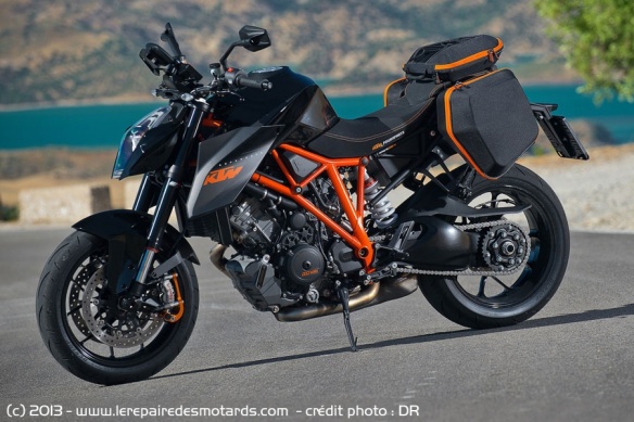 KTM SuperDuke 1290 R prête pour le voyage