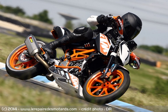 KTM Duke 390 Cup sur circuit