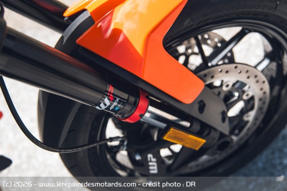 La fourche invers&eacute;e WP Apex de la KTM 790 Duke