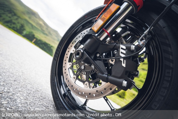 Les &eacute;triers radiaux WP de la KTM 790 Duke