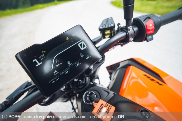 Le compteur TFT de 5 pouces de la KTM 790 Duke
