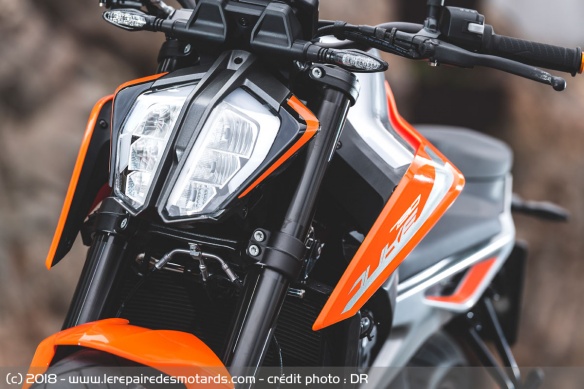 Le phare  LED rappelle la 1290 Super Duke R