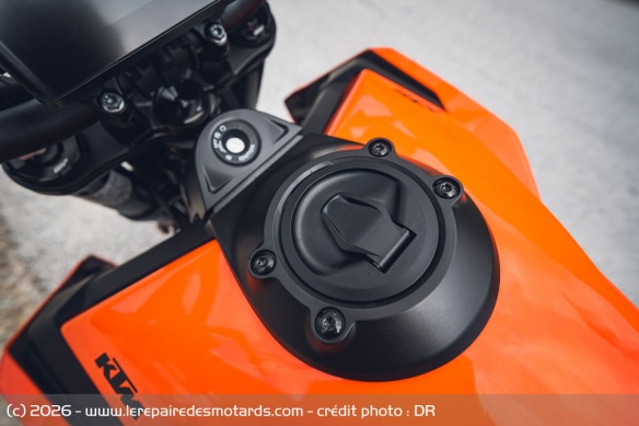 Le r&eacute;servoir de la KTM 790 Duke