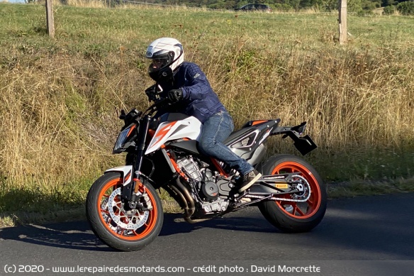 La position est ajustable sur le roadster