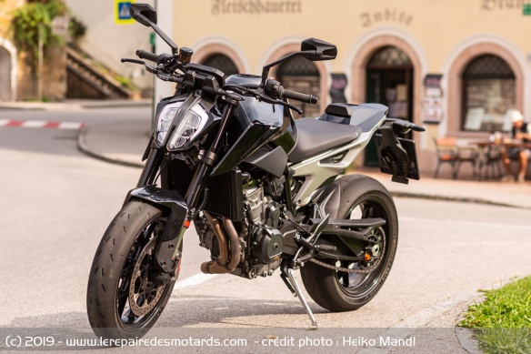 La KTM 890 Duke R de pré-série
