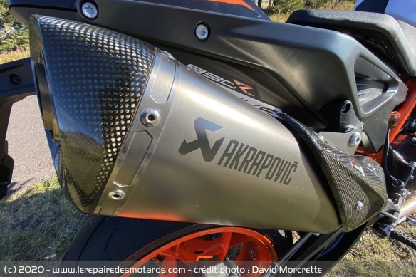 Le pot Akrapovic en option