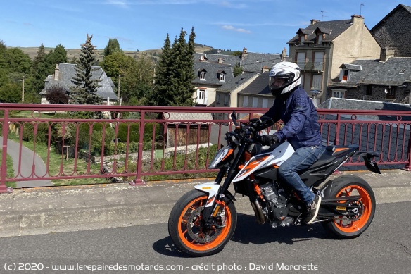 La KTM 890 Duke R donne envie de rouler !