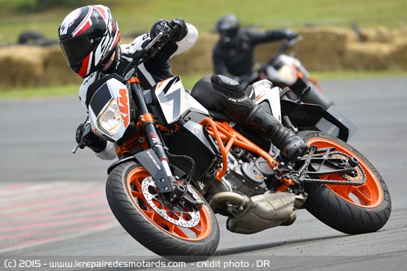 KTM Duke 690 R sur le circuit de Bonanza