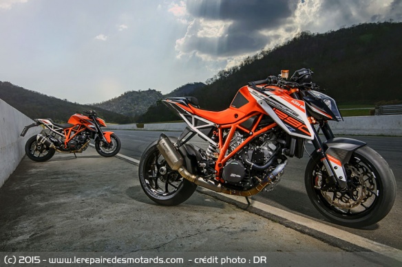 Les KTM 1290 Super Duke R et Race Kit