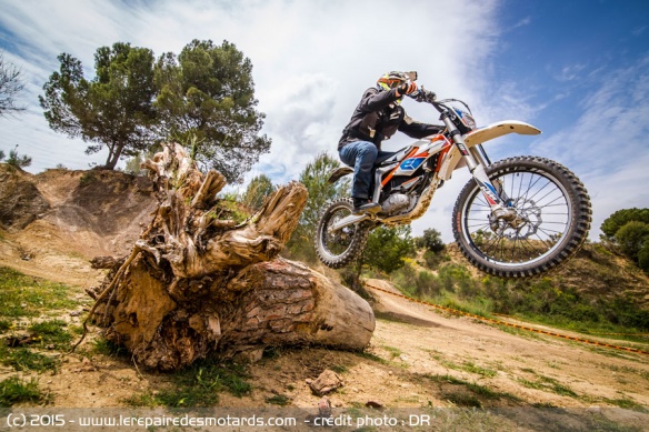 Essai KTM Freeride E-SM en forêt
