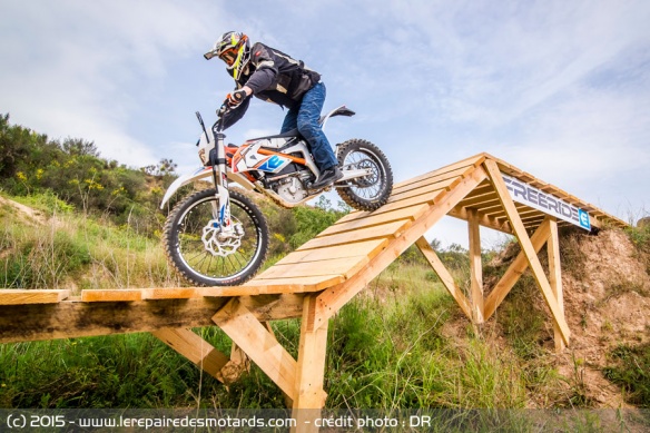Essai KTM Freeride E-SM sur pont