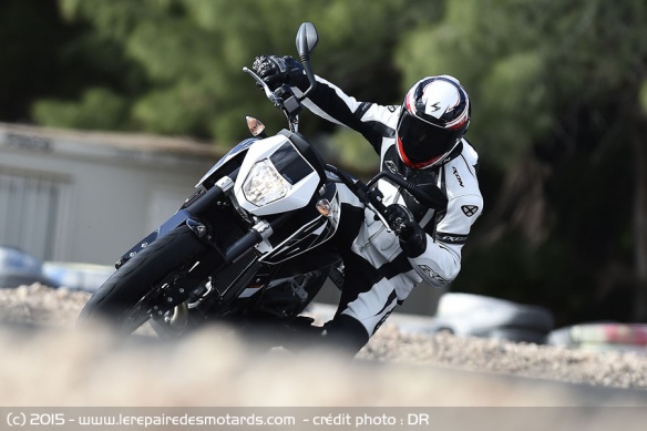 KTM 690 Duke sur circuit