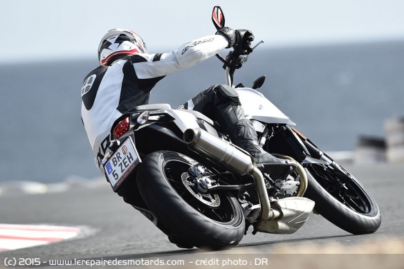 KTM 690 Duke sur piste