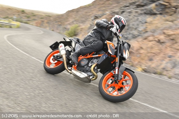KTM 690 Duk R sur route