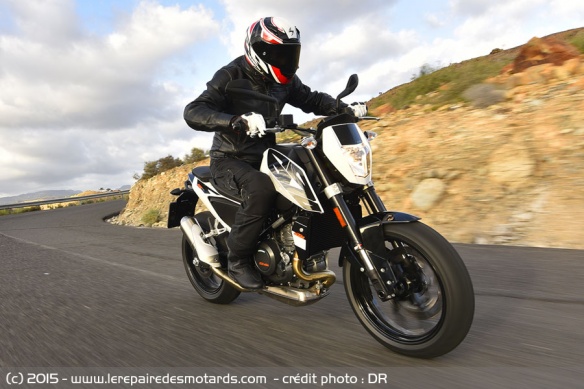 KTM 690 Duke sur route