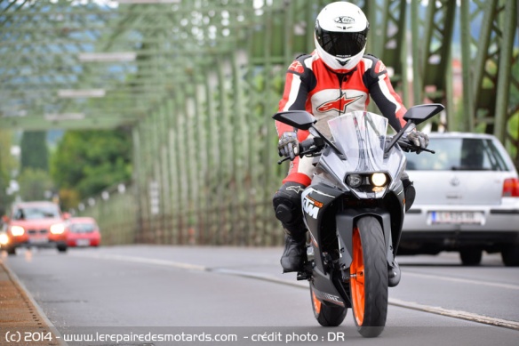 KTM RC 125 en ville