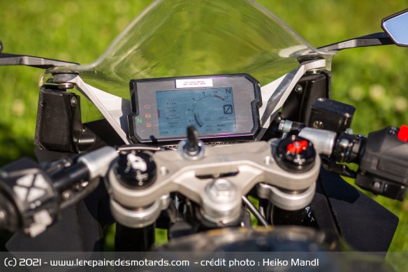 La nouvelle instrumentation de la KTM RC 390 2022