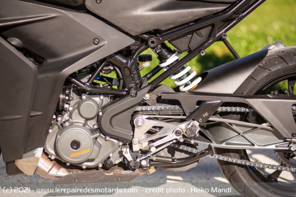 La RC 390 reçoit également un embrayage assisté