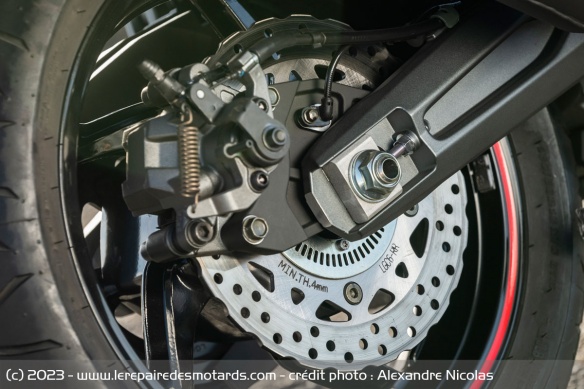 Frein arrière AIBS Bosch 9.1 cornering avec maintien de trajectoire en courbe