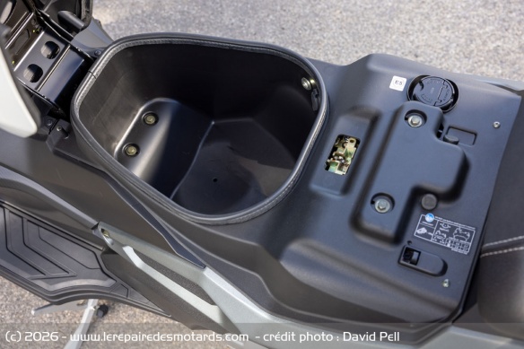 Le coffre du 3-roues Kymco CV3 575