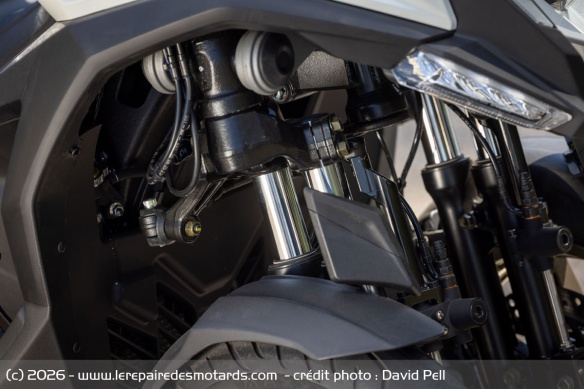La suspension avant du 3-roues Kymco CV3 575