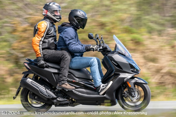 e Kymco Downtown GT 350 s'adapte aussi au duo