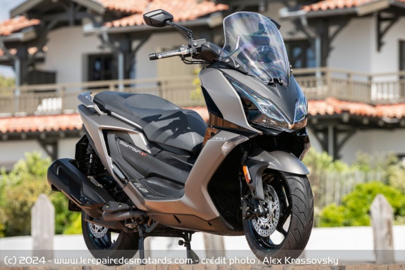 Le maxi-scooter Kymco Downtown GT 350