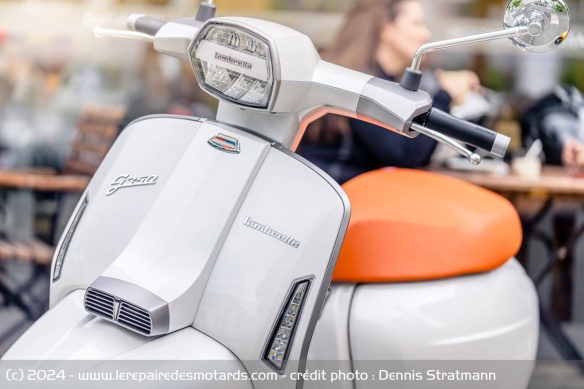 Avec son positionnement luxueux, le G350 mise essentiellement sur le métal