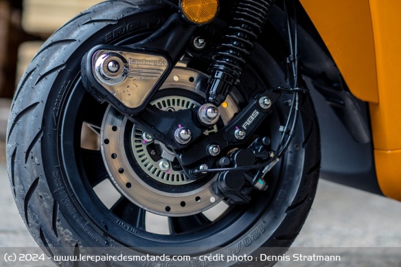 Le frein avant du scooter Lambretta X300