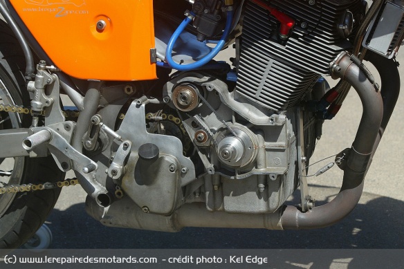 Le moteur Laverda a été revue porté à 874 cm3 puis à 915 cm3 quelques années plus tard