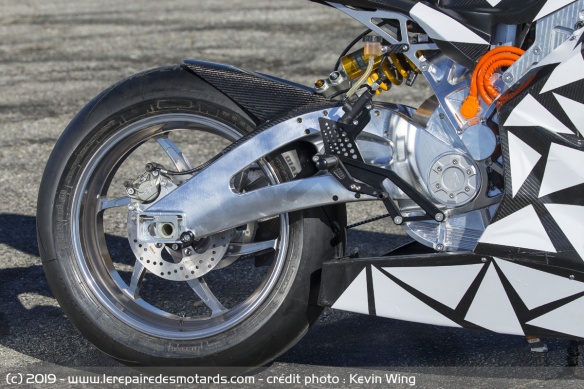 Bras oscillant du prototype Lightning Strike