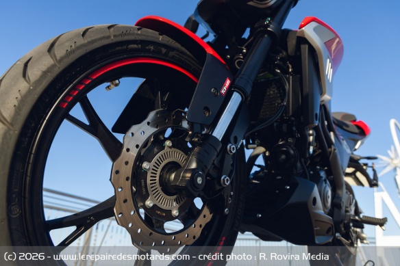La fourche inversée de la Macbor Shifter 125 EVO