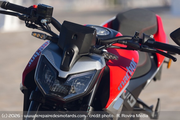 Le phare avant de la Macbor Shifter 125 EVO