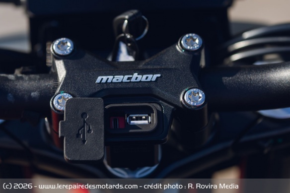 Les ports USB de la Macbor Shifter 125 EVO