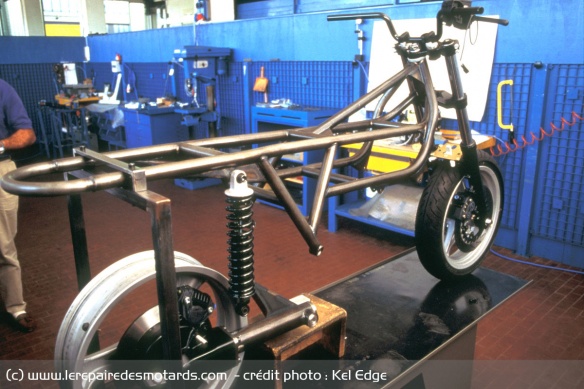 Le cadre tubulaire de la V8 a été conçu par Bimota
