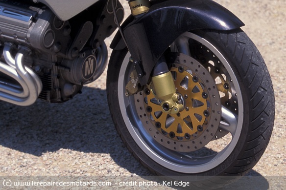 Les freins avant Brembo de la Morbidelli 850 V8
