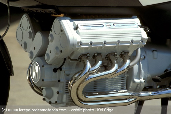 La conception du V8 s'inspire de celle des moteurs de F1