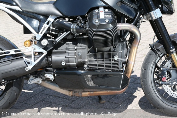 Le V-Twin de 1.151 cm3 a été remonté dans le cadre par rapport à la Griso 8V