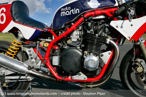 Le moteur de Z1000 a été réalésé à 1.229 cm3 pour délivrer 144 ch