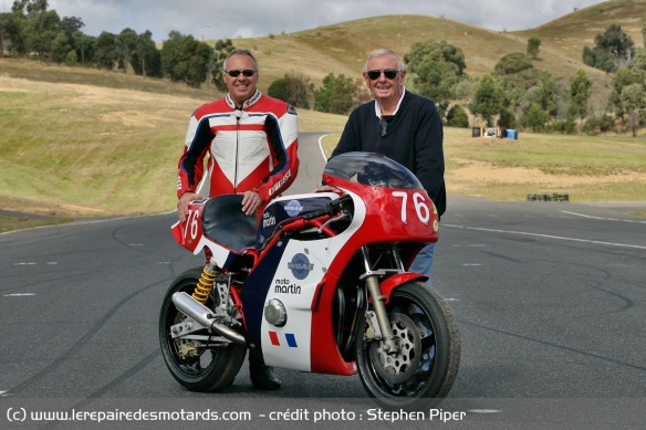 Scott et Bob Webster autour de la Moto Martin Kawasaki 1230